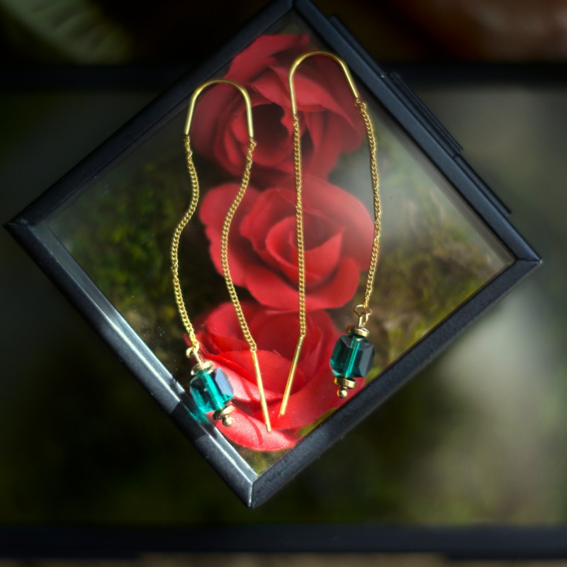 Kolczyki Orientalne - bigle ze szmaragdowym kryształkiem