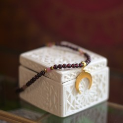 Naszyjnik z granatów - Moc i Miłość