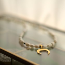 Naszyjniki z perłami i lunulą - Królowa Nocy