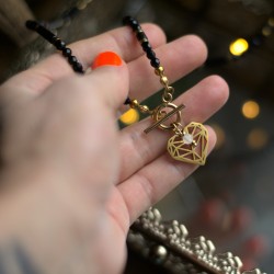 Naszyjnik z onyksów - czuła ochrona